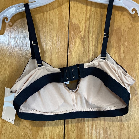 NWT Lively medium bra - Picture 3 of 5